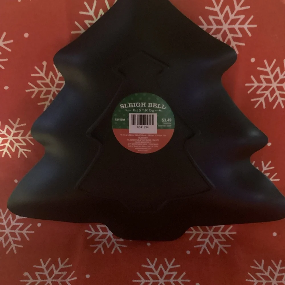 Sleigh Bell Bistro Set of 4 Serving Plates in Green - tree shape